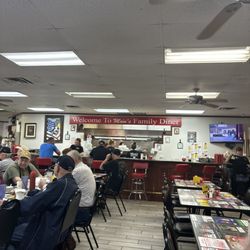 Mom's Family Diner