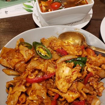 Sisters Thai - Drunken noodles and tom yum soup - Thai Near Me - Alexandria, Virginia Sisters Thai - Drunken noodles and tom yum soup - Thai Near Me - Alexandria, Virginia