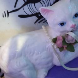 Das Thrift Haus - This adorable porcelain kitty!