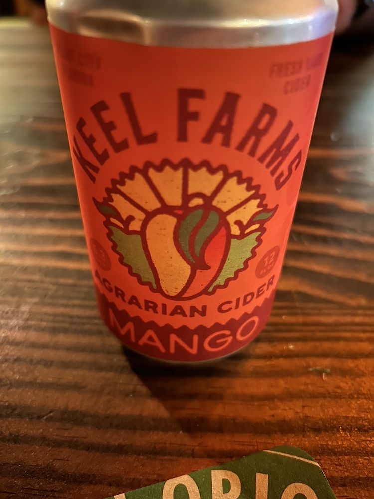 Growler's Pub Image