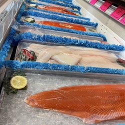 10th & M Seafoods - Only fresh side