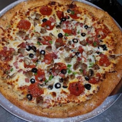 Greenside Tavern - Our Deluxe Pizza