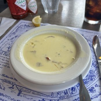 Mad Hatter Cafe / The Looking Glass - New England Clam Chowder - Breakfast & Brunch Near Me - Salisbury, Maryland