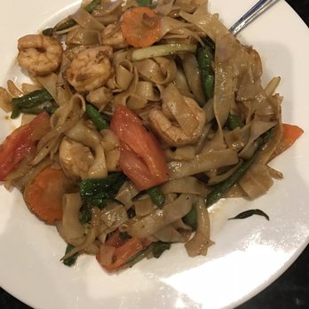 Thai Kitchen - Shrimp Drunken Noodles - Thai Near Me - Baton Rouge, Louisiana Thai Kitchen - Shrimp Drunken Noodles - Thai Near Me - Baton Rouge, Louisiana