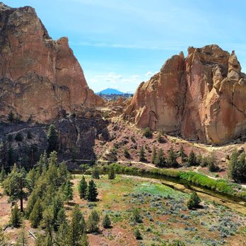 Smith Rock State Park - Trail view of Smith Rock. - Parks Near Me - Terrebonne, Oregon