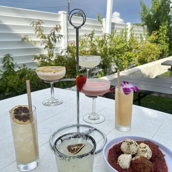 Crooked Palm Cabana - Key lime martini flight, meatball appetizer, skinny margarita, Georgia peach drink, lavender lemonade drinks - Cocktail Bars Near Me - Tavernier, Florida Crooked Palm Cabana - Key lime martini flight, meatball appetizer, skinny margarita, Georgia peach drink, lavender lemonade drinks - Cocktail Bars Near Me - Tavernier, Florida