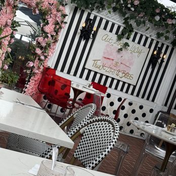 26 Beach Restaurant - Cute aesthetic - New American Near Me - Venice, California