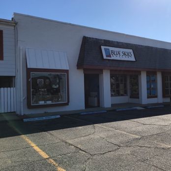 Blueskies Gallery - Parking lot view - Art Galleries Near Me - Hampton, Virginia