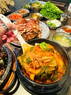 LA 장충 평안도 족발집 (올림픽점) LA Jangchung Jokbal by null