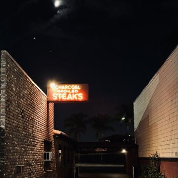 Clearman's Steak 'N Stein - Walking from the free parking... - Steakhouses Near Me - Pico Rivera, California