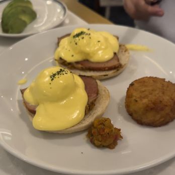 Vida - Eggs Benedict - American Near Me - Las Vegas, Nevada