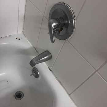 Clarion Hotel & Suites - I was afraid to step into this tub- - Hotels Near Me - Hamden, Connecticut Clarion Hotel & Suites - I was afraid to step into this tub- - Hotels Near Me - Hamden, Connecticut