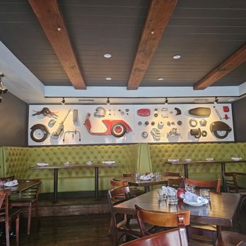 Peanut Park Trattoria - Booths for larger groups in back area - Italian Near Me - Chicago, Illinois Peanut Park Trattoria - Booths for larger groups in back area - Italian Near Me - Chicago, Illinois