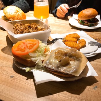 König Barcelona Centre - Classic burguer. - Burgers Near Me - Barcelona, B