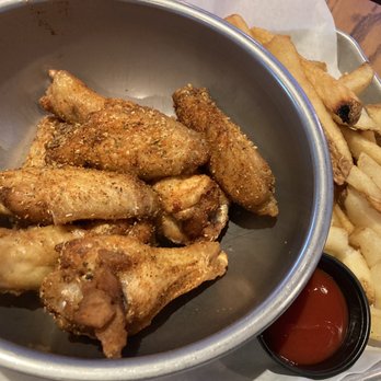 Hickory Tavern - American Near Me - Charlotte, North Carolina