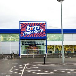 b and m home store - Fort Kinnaird store entrance.
