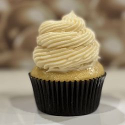 Cake La La - Classic Vanilla Cupcake
with Buttercream Icing
