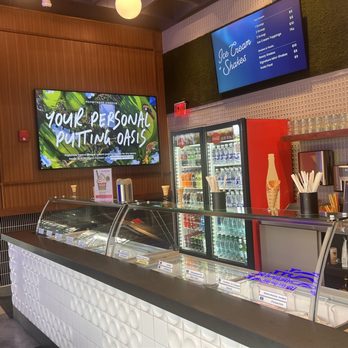 PopStroke - Ice cream bar - Mini Golf Near Me - West Palm Beach, Florida