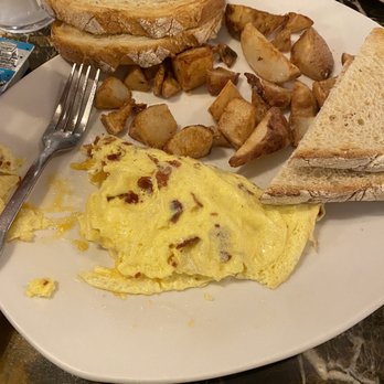 Silver Diner - Omelette with bacon, hash browns, and sour dough toast - Diners Near Me - Gaithersburg, Maryland Silver Diner - Omelette with bacon, hash browns, and sour dough toast - Diners Near Me - Gaithersburg, Maryland