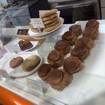 Dominique Ansel Workshop - 2pc Brown Sugar DKA & 2pc Chocolate Chunk Cookies - Bakeries Near Me - New York, New York