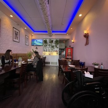 Keming Restaurant - the interior of the restaurant - Szechuan Near Me - Hoboken, New Jersey