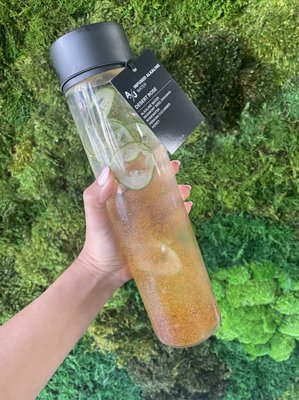 The Art of Juice and Water by null