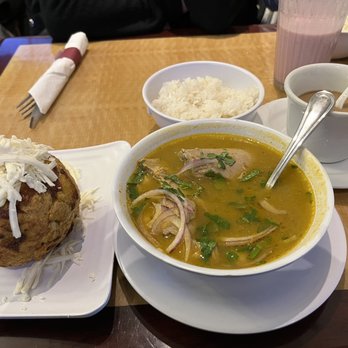 El Encebollado De Victor - Bolon Boln de queso y Fish stew (encebollado de pescado) - Latin American Near Me - Brooklyn, New York