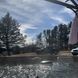 Diva Day Spa - Outdoor jacuzzi. very clean and beautiful view. music of your choice playing on an speaker. mimosas also offered.