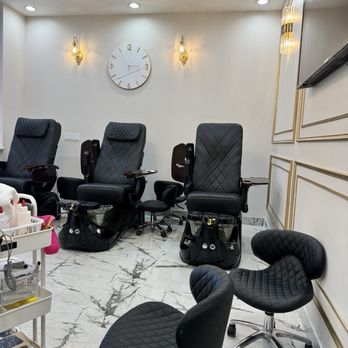 Aria Nails Lounge - Pedi - Nail Salons Near Me - Visalia, California