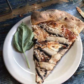 Lucali - 2. 24" pie with sliced portobello mushrooms, fresh garlic & fresh basil - Italian Near Me - Miami Beach, Florida