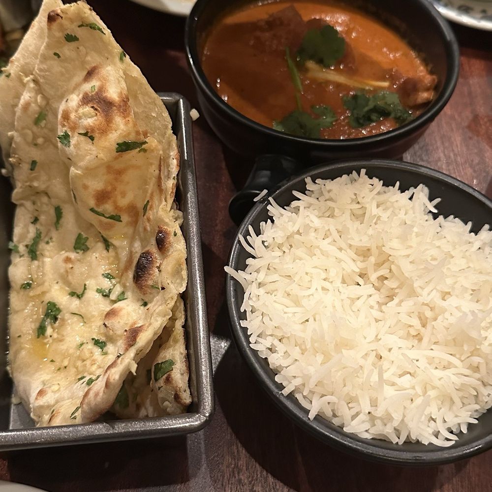 Dishoom - Garlic Naan, Steamed Basmati Rice, Chicken Ruby - Indian Near Me - London, XGL