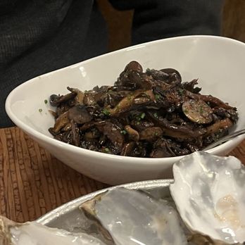 Willi's Seafood & Raw Bar - Duncan's Exotic Mushrooms with Garlic Confit & Umami Honey - Seafood Near Me - Healdsburg, California