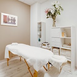 Aurum Wellbeing - Waxing Cabin