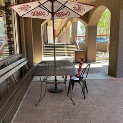 Hendrix - Outside a nice area to eat