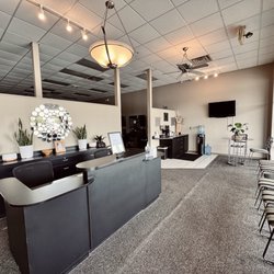 Salon At Creekside - Reception area/ front desk
