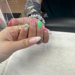 Hadley Nail Spa - Acrylic fill with design