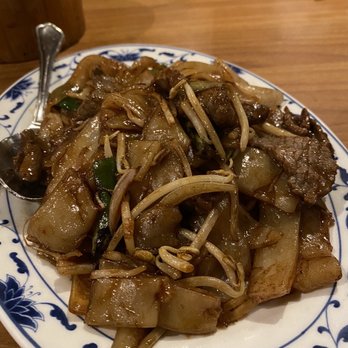 Restaurant Royal Garden - Rice noodles with beef was excellent. Nice slight smoky flavor. - Dim Sum Near Me - København K, 84