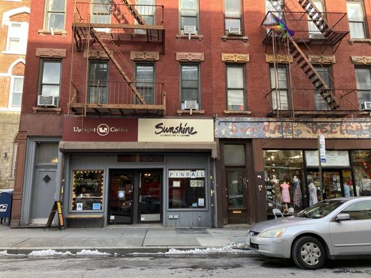 Sunshine Laundromat by null