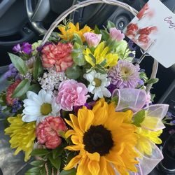 Sheila's Country Rose Florist - Spring basket arrangement.