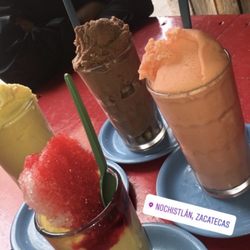 Nieves Barron - Un revuelto, nieve de vainilla, nieve de nuez y nieve de melon