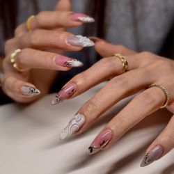 Da’Mills Nails Palace