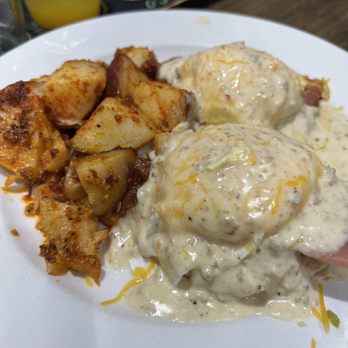 Famous Toastery - Eggs Benedict - Breakfast & Brunch Near Me - Charlotte, North Carolina Famous Toastery - Eggs Benedict - Breakfast & Brunch Near Me - Charlotte, North Carolina