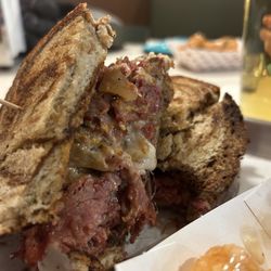 Solly & Jude’s - Traditional Rueben