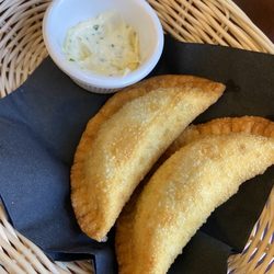 Espetinho Carioca - Pastel de carne soooo good!!