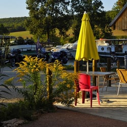 Le Bistrot du Port - terrasse au bord du canal de bourgogne