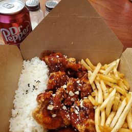 Crispy chicken meal box with sweet red