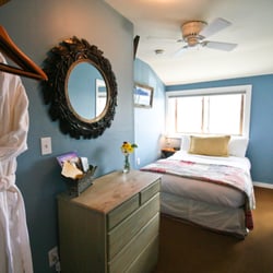 Purple Mountain Bed & Breakfast - Red Lady Room