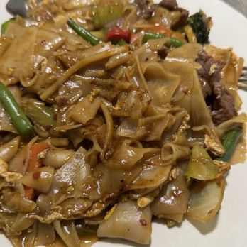 Lime Leaf Asian Fusion - Beef Pad-see-ew (pad-c-u) delicious - Asian Fusion Near Me - Lacey, Washington