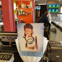 I bowie down to whoever came up with this sign