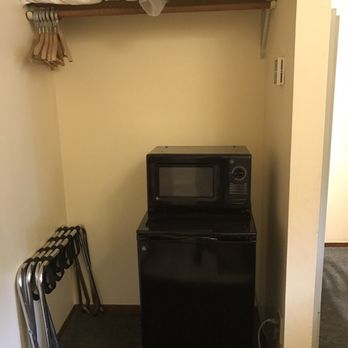 Lazy J Ranch Motel - Microwave/Fridge and closet area - Hotels Near Me - Three Rivers, California Lazy J Ranch Motel - Microwave/Fridge and closet area - Hotels Near Me - Three Rivers, California